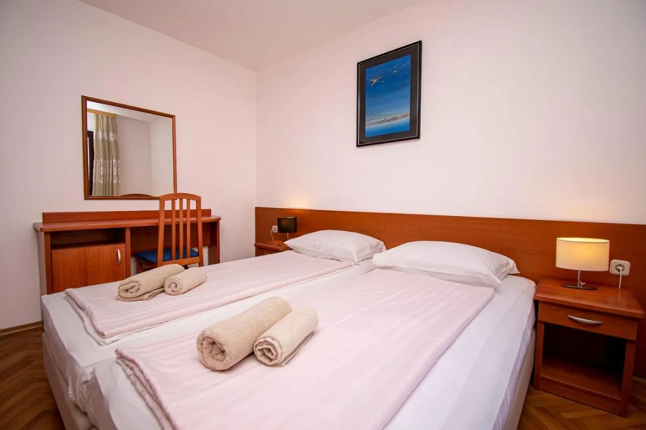 Holiday Apartment 50M From The Beach Pjescana Uvala