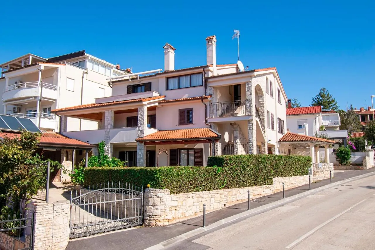 Holiday Apartment 50M From The Beach Pjescana Uvala
