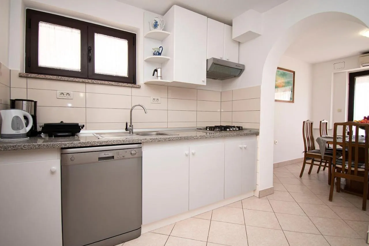 Holiday Apartment 50M From The Beach Pjescana Uvala