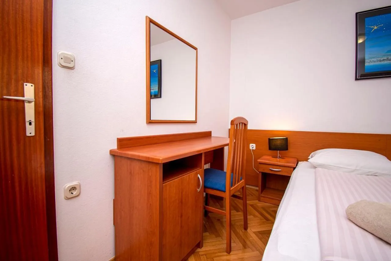 Holiday Apartment 50M From The Beach Pjescana Uvala