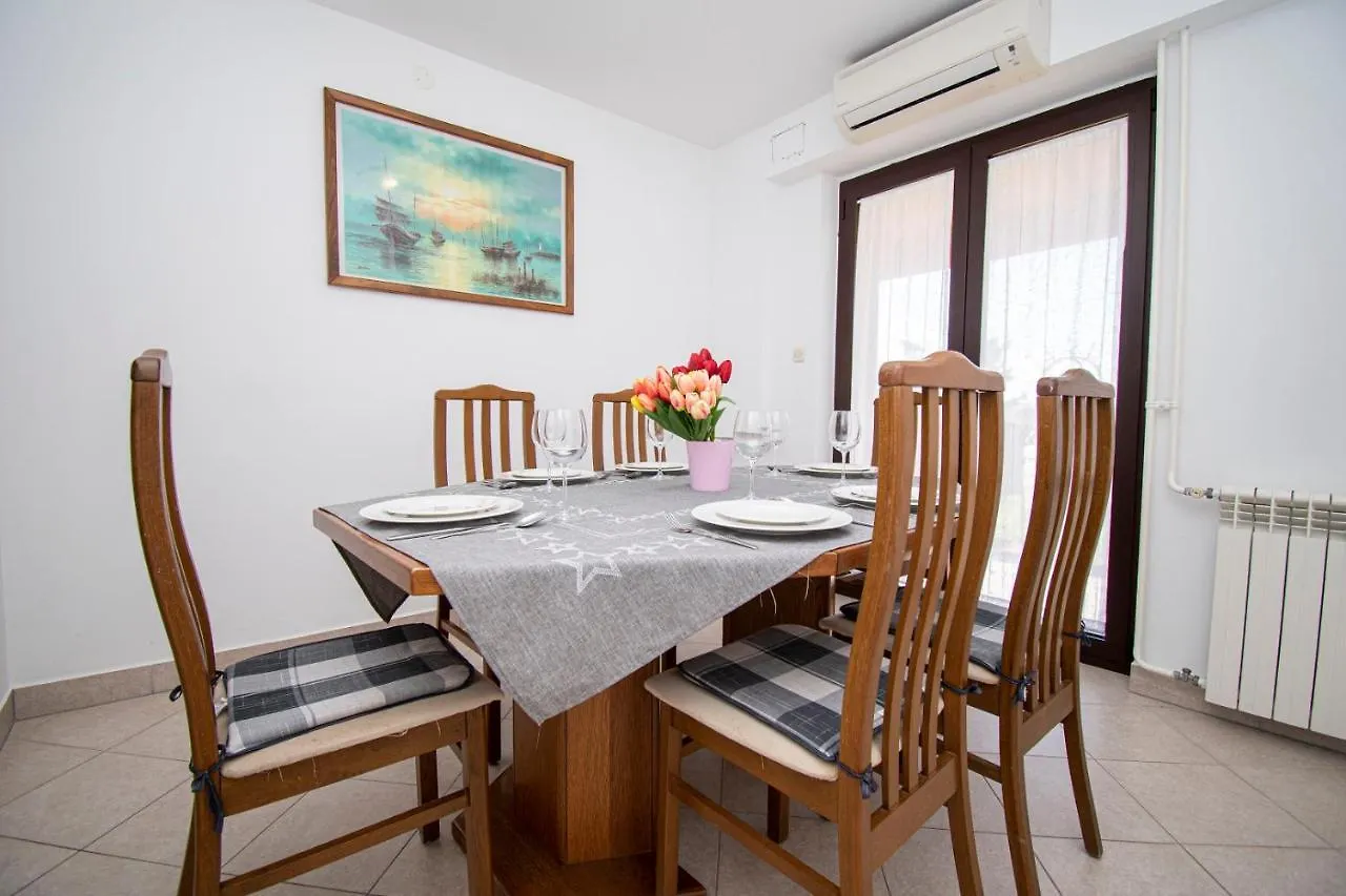 Holiday Apartment 50M From The Beach Pjescana Uvala