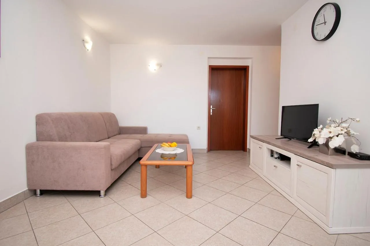 Holiday Apartment 50M From The Beach Pjescana Uvala 0*,